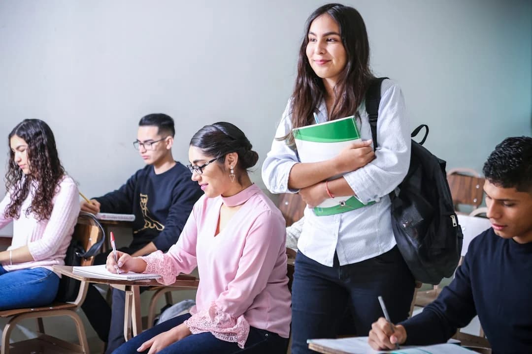 Becas y Educación Bilingüe para Hispanos 2026