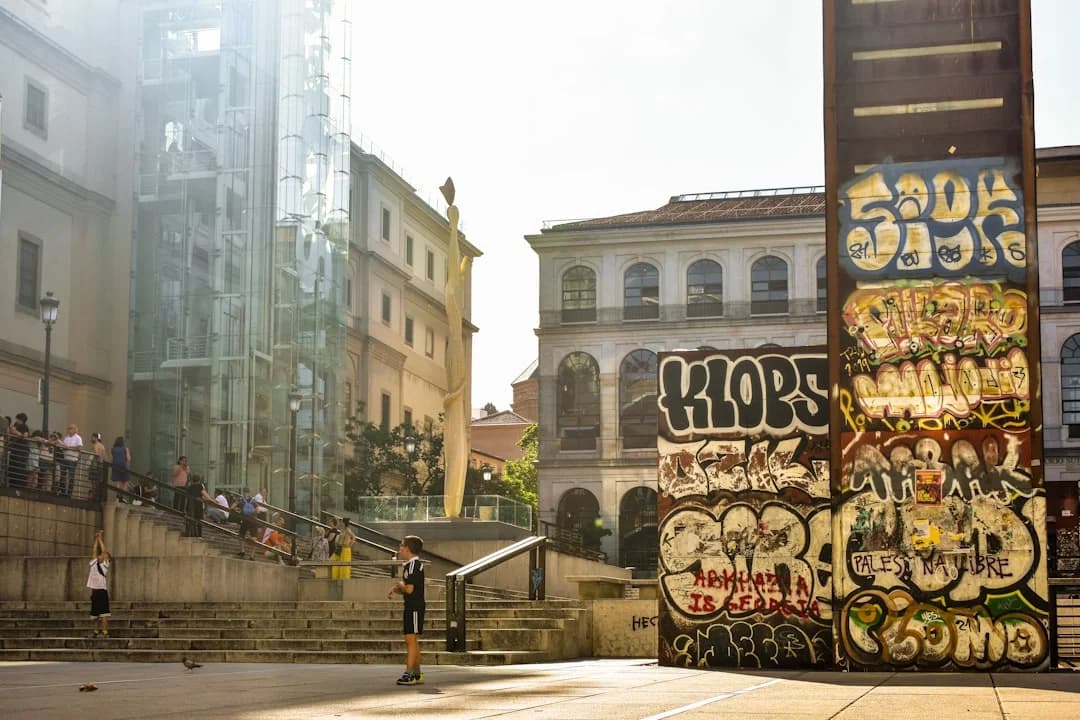 Arte Urbano Latino E Impacto En Turismo Y Identidad Cultural
